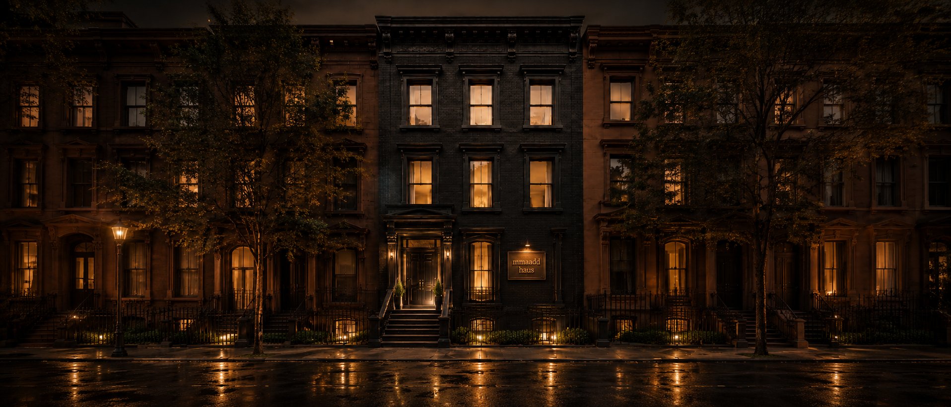 mmaadd haus at night